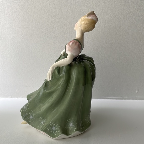 Antique Royal Doulton figurine “Michele”. - Picture 4 of 5